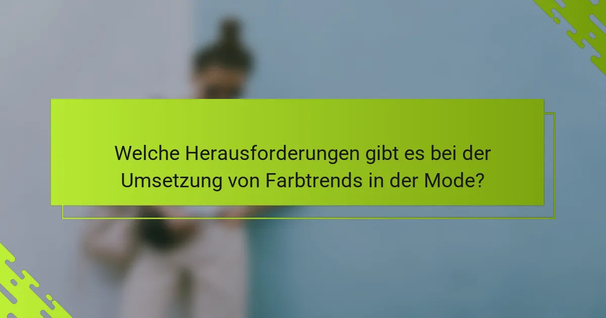Welche Herausforderungen gibt es bei der Umsetzung von Farbtrends in der Mode?